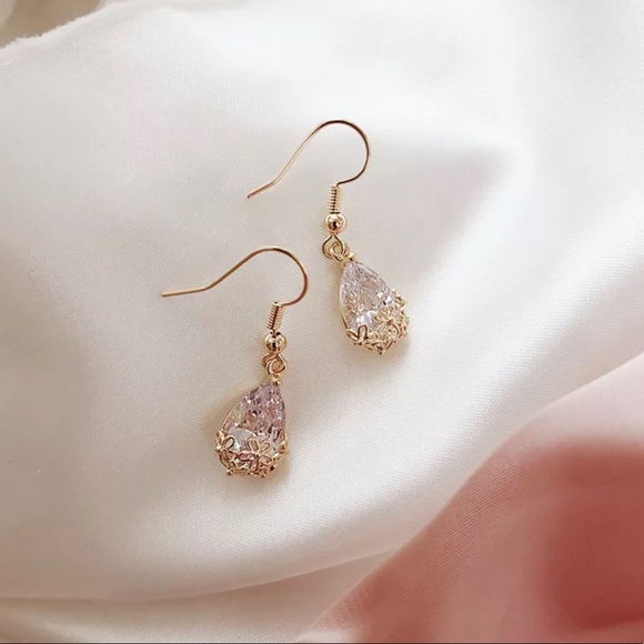 ✨Gold Crystal Drops✨ - Picture 3 of 7